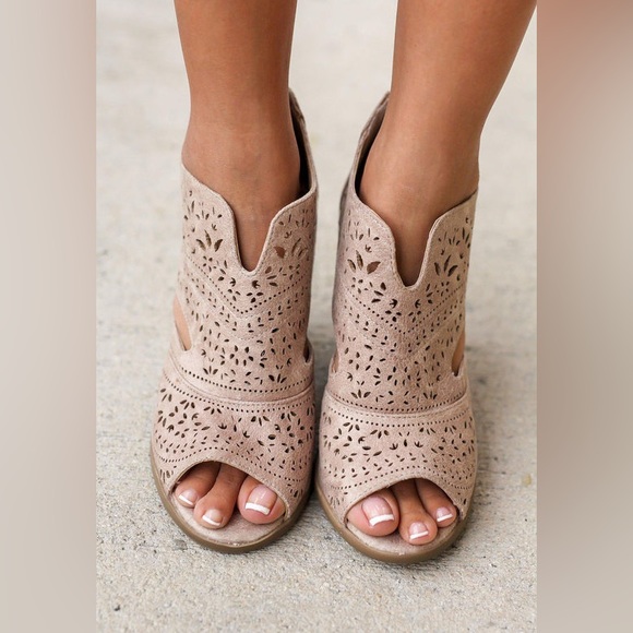 Not Rated Cream Booties ready to ship! Brand New Like Condition! - Picture 2 of 8